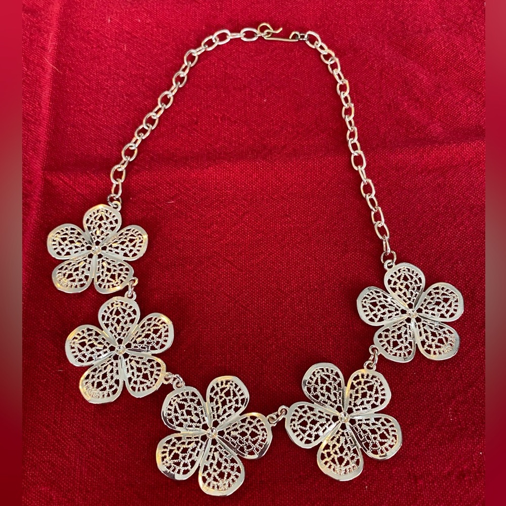 Vintage rose gold 3 dimensional floral statement necklace hangs 9” hook close